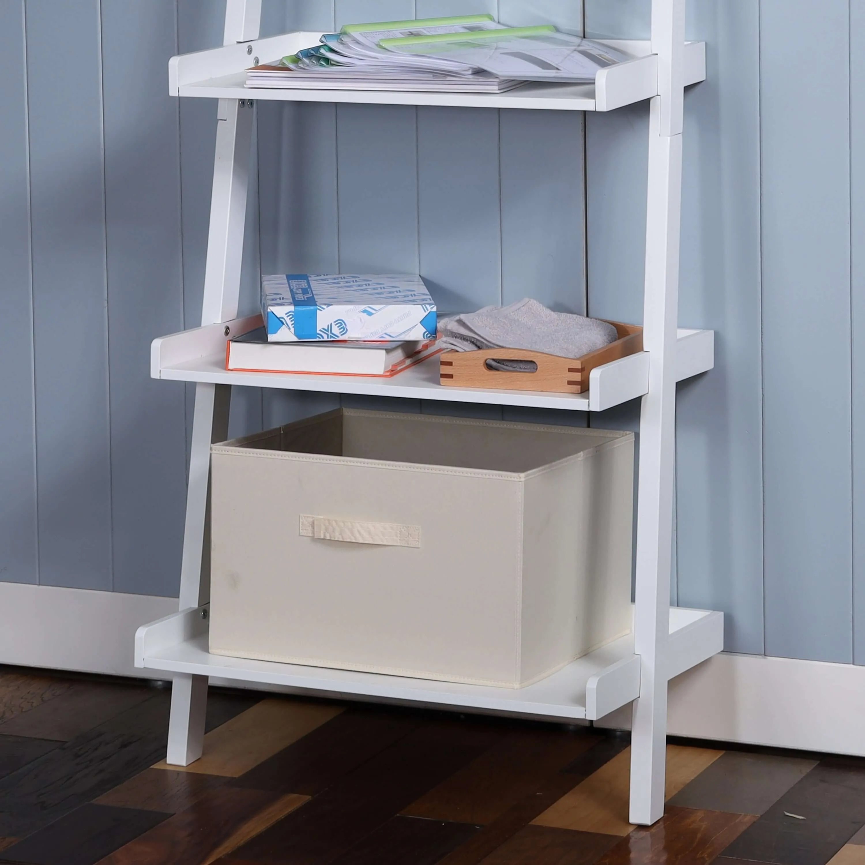 Elegant 5-Tier Ladder Shelf in White - Space-Saving Storage